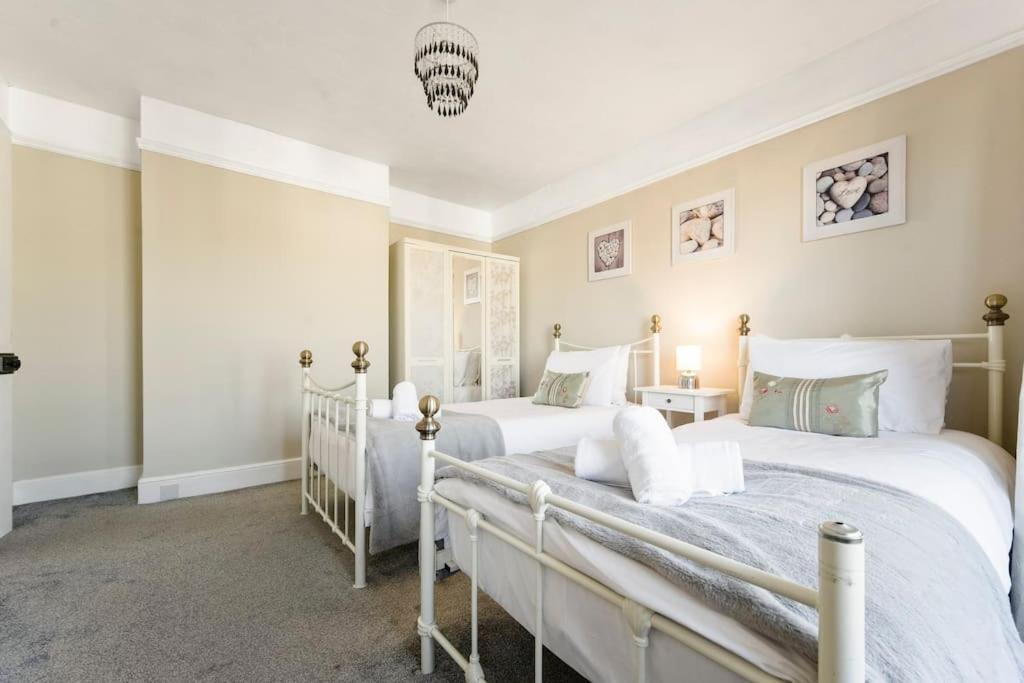 Hébergement de vacances The Capstone Retreat - Beautiful Detached Family By Coastline Retreats, Arcade Machine, Parking, Bbq Bornemouth