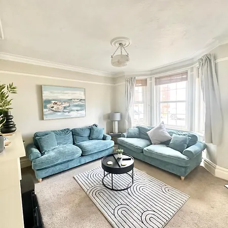 The Capstone Retreat - Beautiful Detached Family Home By Coastline Retreats, Arcade Machine, Parking, Bbq Борнмут Экстерьер фото