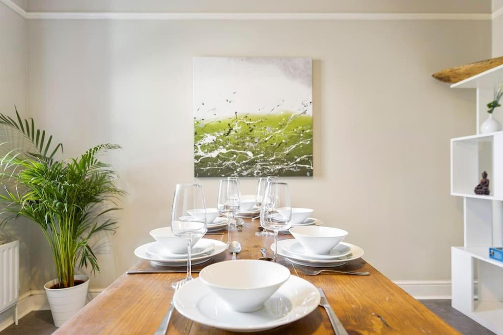 The Capstone Retreat - Beautiful Detached Family By Coastline Retreats, Arcade Machine, Parking, Bbq Борнмут