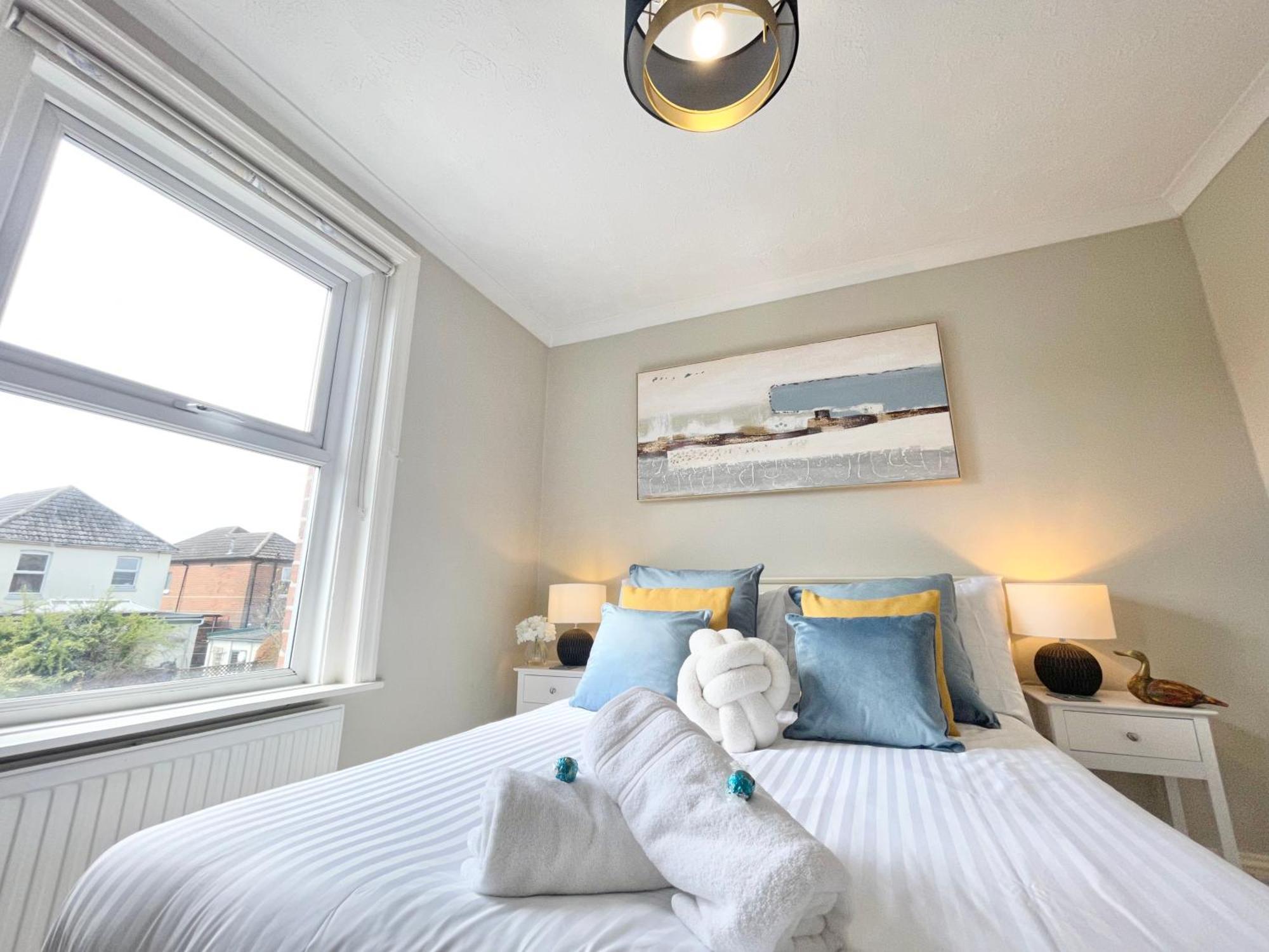 The Capstone Retreat - Beautiful Detached Family By Coastline Retreats, Arcade Machine, Parking, Bbq * Борнмут