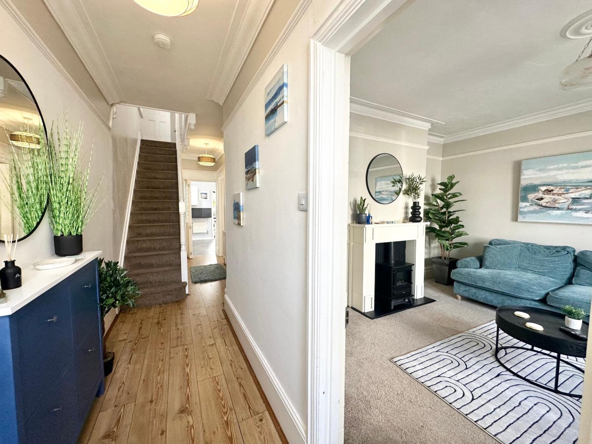 The Capstone Retreat - Beautiful Detached Family By Coastline Retreats, Arcade Machine, Parking, Bbq Борнмут